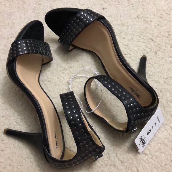 open toe heels with black tights